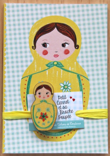 Petit carnet Matriochka jaune et sa broche poupée
